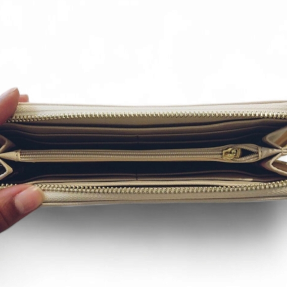 Disney Loungefly Beauty And the Beast Belle Debossed Wallet - Picture 4 of 4